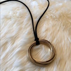 NWT / Gold Circle Pendant Necklace